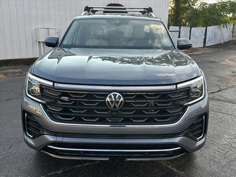 Used 2024 Volkswagen Atlas SEL Premium R-Line AWD/4WD image 4
