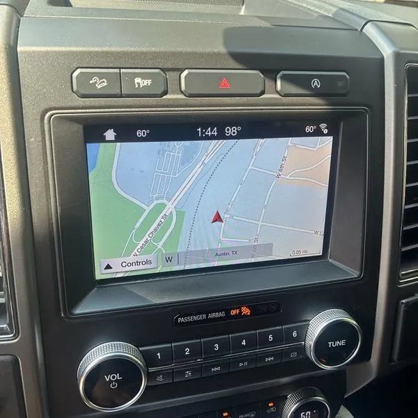 Used 2019 Ford Expedition XLT w/ Equipment Group 202A AWD/4WD image 26