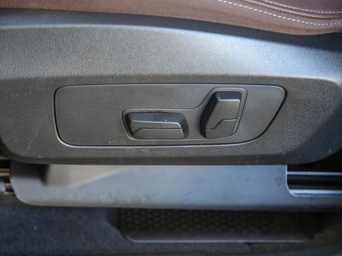 Used 2025 BMW X2 xDrive28i w/ Premium Package image 17