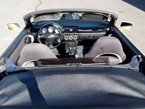 Used 2003 Toyota MR2 image 12