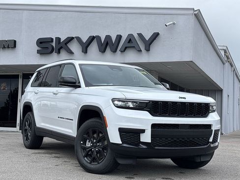 New 2025 Jeep Grand Cherokee L Altitude RWD image 1