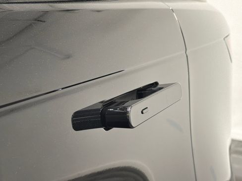 Used 2025 Land Rover Range Rover Sport SE image 16