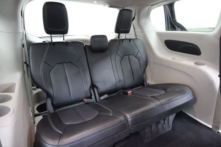 Used 2023 Chrysler Pacifica Touring-L FWD image 27