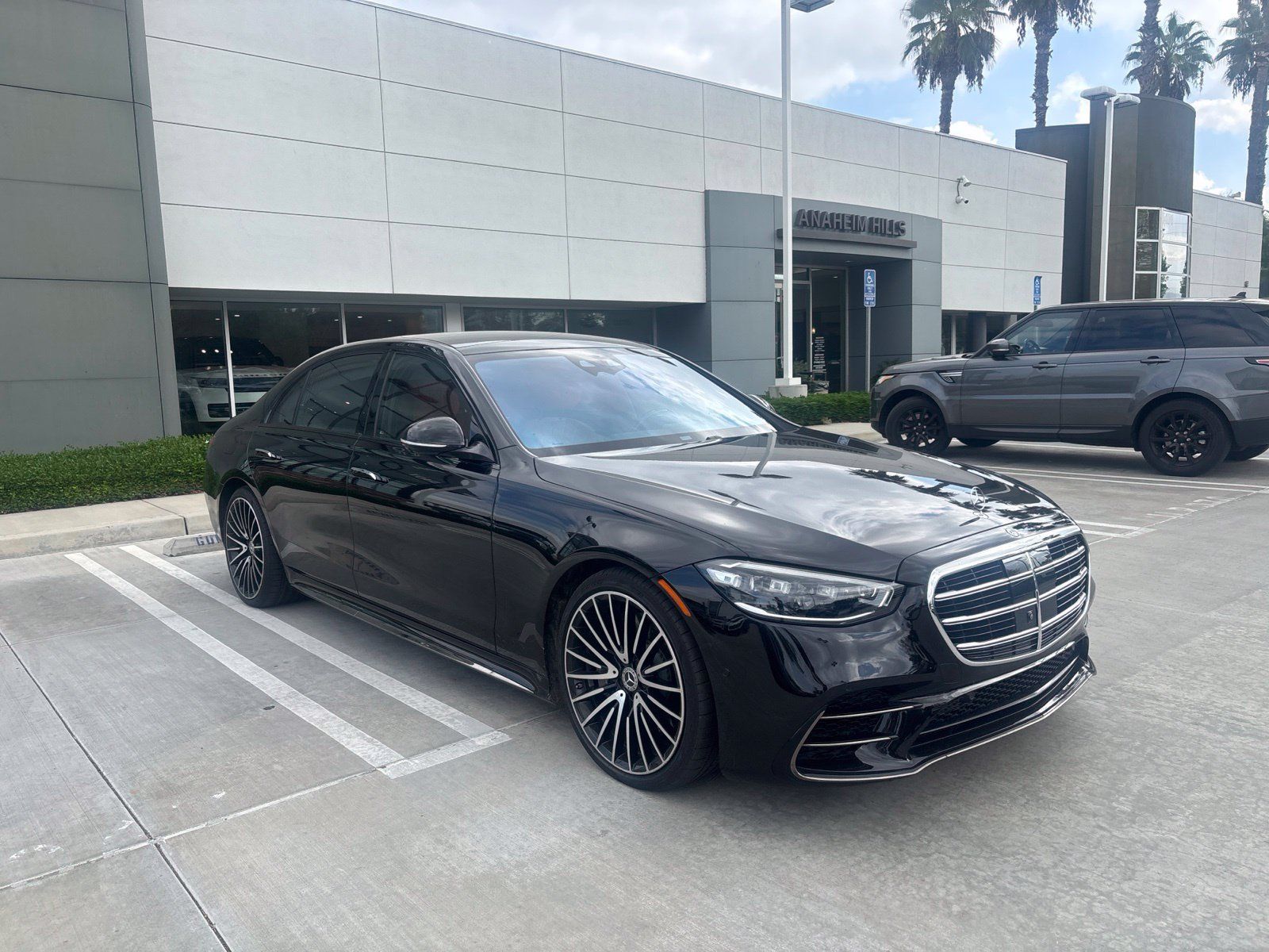 Used 2023 Mercedes-Benz S 580 4MATIC Sedan image 2