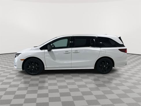 Used 2024 Honda Odyssey Sport image 2