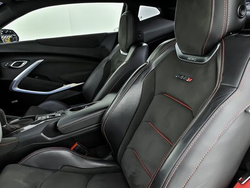 Used 2020 Chevrolet Camaro ZL1 RWD image 19