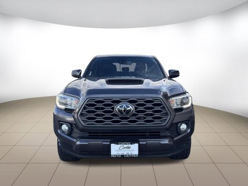 Used 2020 Toyota Tacoma TRD Off-Road image 2