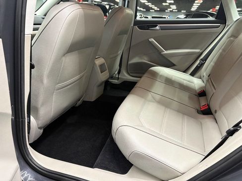 Used 2017 Volkswagen Passat 1.8T R-Line image 38