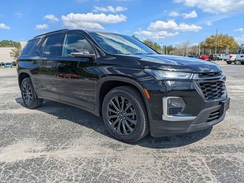 Certified 2023 Chevrolet Traverse RS image 2