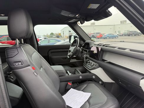 Used 2022 Land Rover Defender 90 X-Dynamic SE image 10