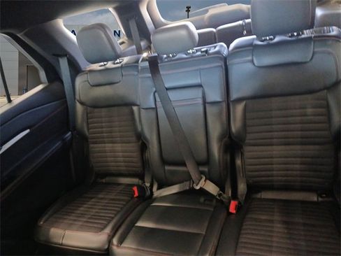 Used 2025 Ford Explorer ST-Line w/ ST-Line Street Pack image 13