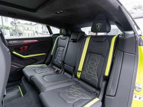 Used 2025 Lamborghini Urus SE AWD/4WD image 6