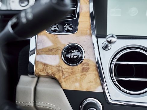 Used 2017 Rolls-Royce Dawn image 55