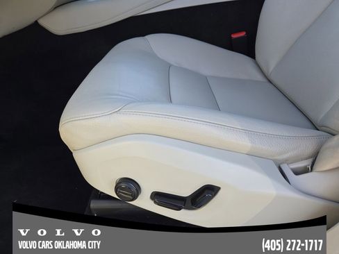Certified 2022 Volvo XC90 T5 Momentum w/ Protection Package Premier image 23