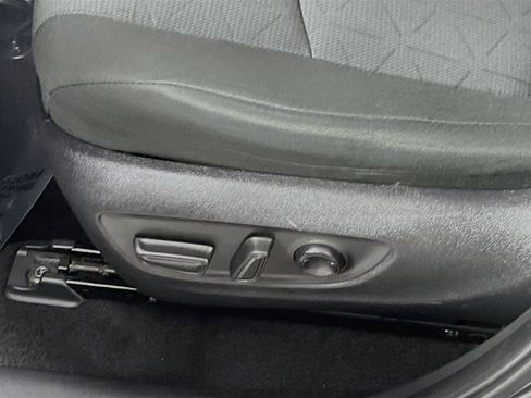 Used 2022 Toyota RAV4 XLE image 16