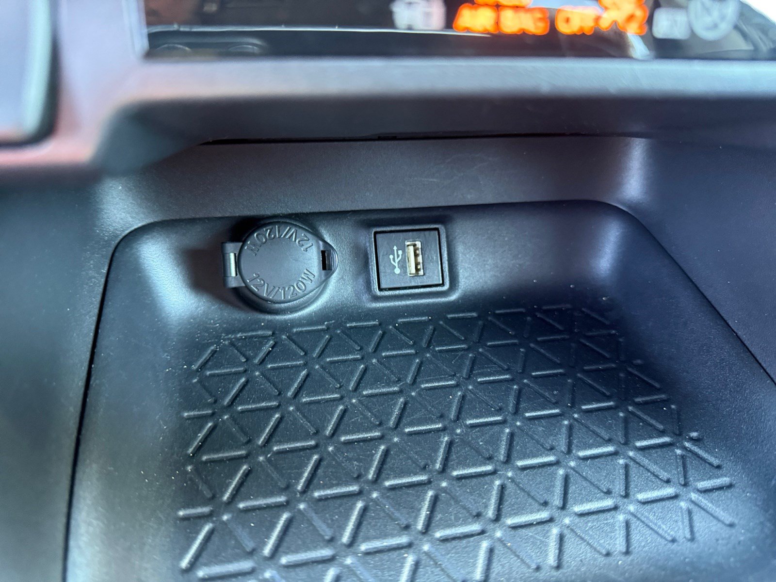 Used 2025 Toyota RAV4 LE AWD/4WD image 29