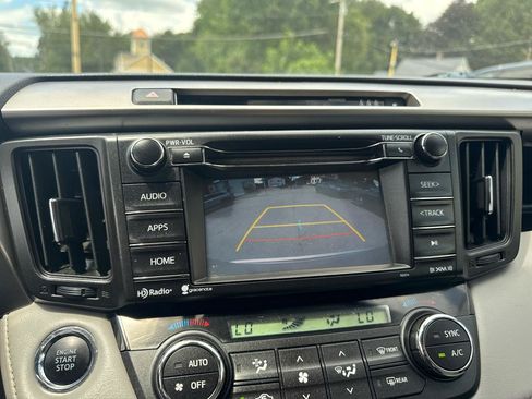 Used 2018 Toyota RAV4 XLE AWD/4WD image 35