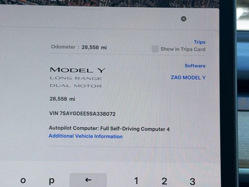 Used 2025 Tesla Model Y Long Range AWD/4WD image 38