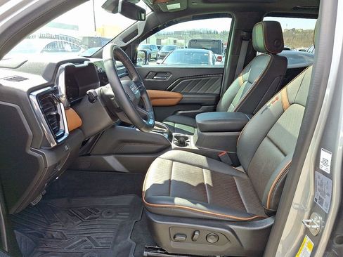 Used 2023 GMC Canyon AT4 w/ AT4 Premium Package AWD/4WD image 13