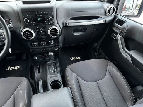 Used 2014 Jeep Wrangler Unlimited Sahara w/ Connectivity Group AWD/4WD image 13
