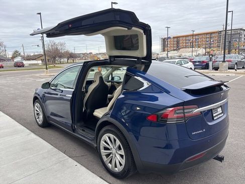 Used 2018 Tesla Model X 75D image 21