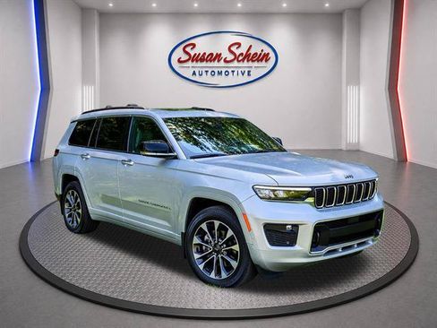 Used 2023 Jeep Grand Cherokee L Overland w/ Advanced Protech Group III AWD/4WD image 3