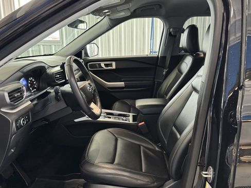 Used 2023 Ford Explorer XLT w/ Equipment Group 202A image 10