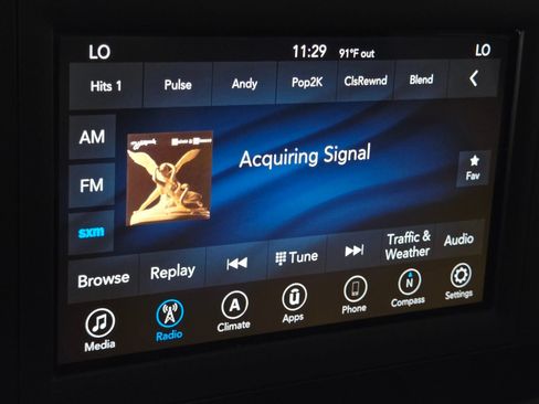 Used 2019 Chrysler Pacifica Touring Plus w/ Tire & Wheel Group FWD image 24