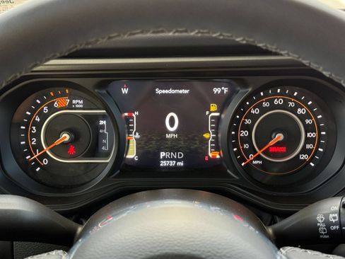 Used 2025 Jeep Wrangler Unlimited Sahara AWD/4WD image 40