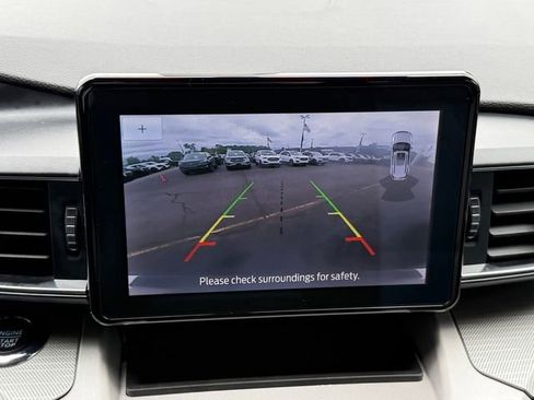 Certified 2024 Ford Explorer XLT w/ Equipment Group 202A AWD/4WD image 13