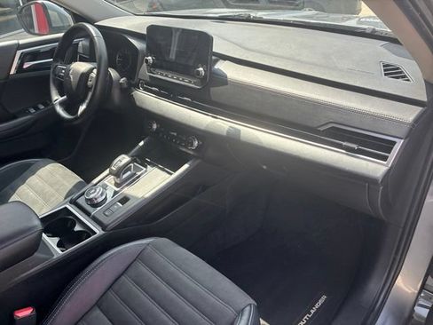 Used 2024 Mitsubishi Outlander SE FWD image 12