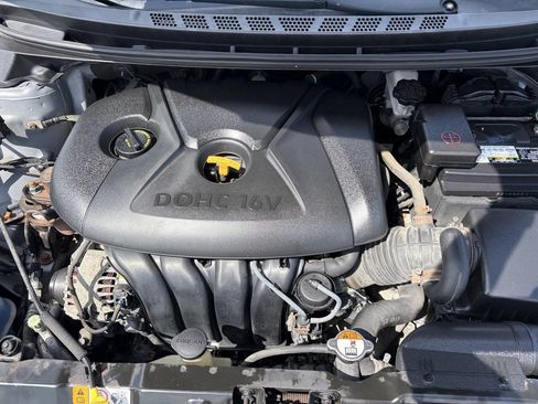 Used 2013 Hyundai Elantra GLS w/ Preferred Pkg FWD image 4