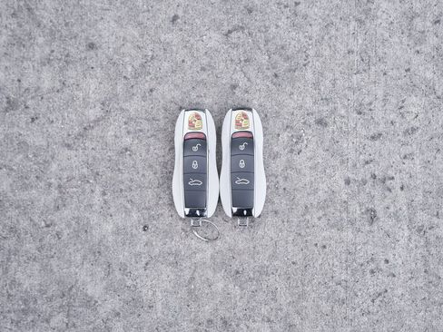 Used 2015 Porsche 918 Spyder w/Weissach Package image 88