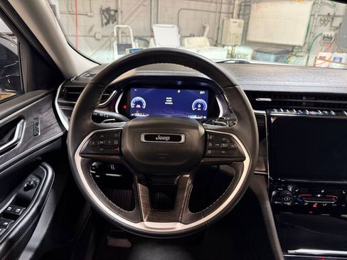 Certified 2023 Jeep Grand Cherokee L Limited w/ Black Appearance Package image 7