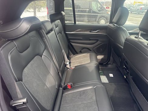 New 2026 Jeep Grand Cherokee Altitude AWD/4WD image 37