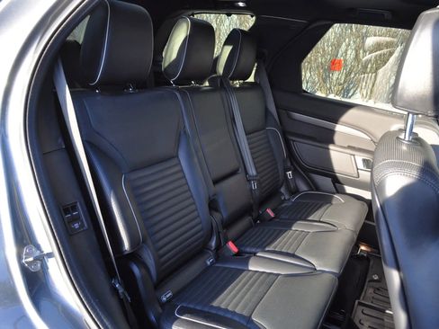 Used 2019 Land Rover Discovery HSE image 4