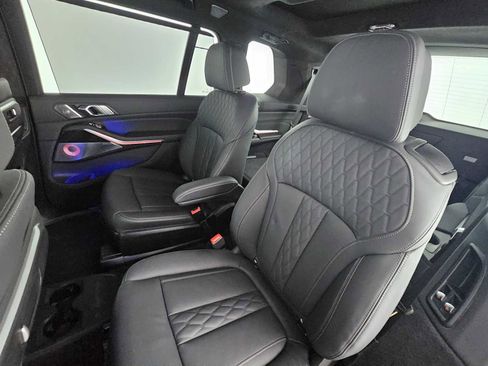 Used 2024 BMW X7 M60i w/ Executive Package image 20