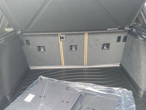 Certified 2025 Porsche Macan image 24