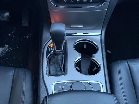 Used 2018 Jeep Grand Cherokee Limited image 12