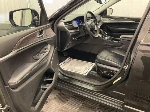 Used 2021 Jeep Grand Cherokee L Limited AWD/4WD image 10