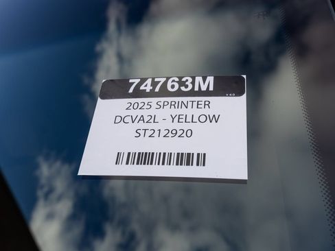 Used 2025 Mercedes-Benz Sprinter 2500 image 35
