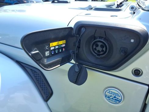 Used 2023 Jeep Wrangler Unlimited Sahara w/ Cold Weather Group AWD/4WD image 10
