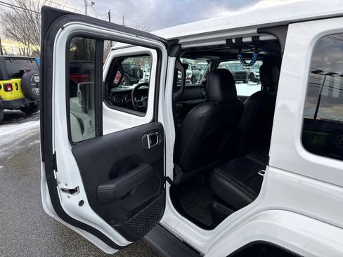 Used 2023 Jeep Wrangler Unlimited Sahara image 28