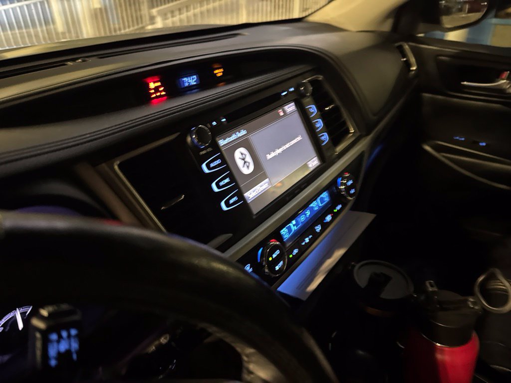Used 2018 Toyota Highlander SE AWD/4WD image 14