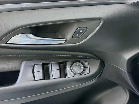 Used 2025 Buick Envista Sport Touring image 15