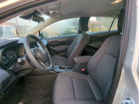 Used 2025 Toyota Corolla LE FWD image 6
