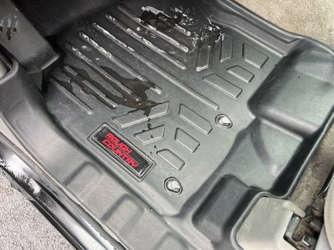 Used 2010 Nissan Frontier SE AWD/4WD image 16