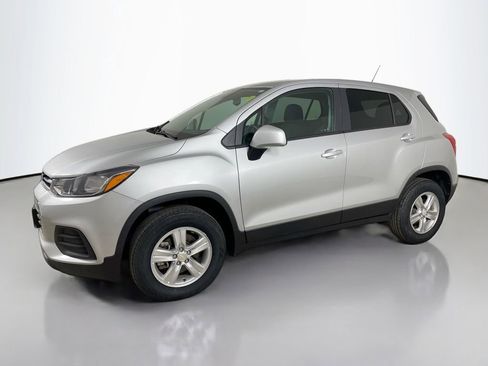 Used 2021 Chevrolet Trax LS w/ Tint and Cruise Package image 4