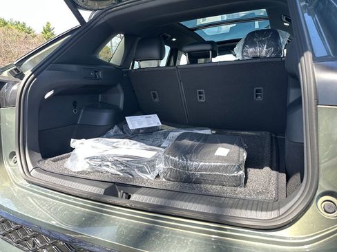 New 2026 Volkswagen Tiguan SE R-Line AWD/4WD image 14