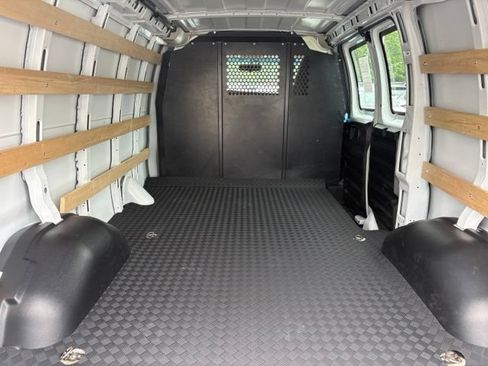 Used 2024 GMC Savana 2500 w/ Driver Convenience Package RWD image 9